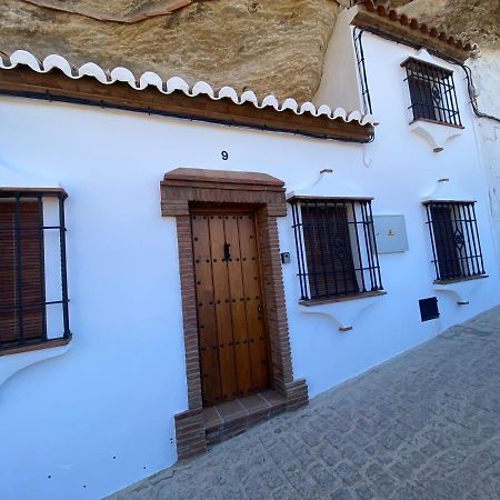 Casa Rural Bajo La Alcazaba Setenil De Las Bodegas Luaran gambar