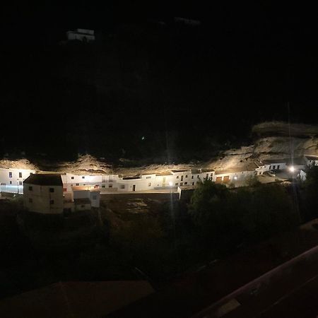 Casa Rural Bajo La Alcazaba Setenil De Las Bodegas Luaran gambar