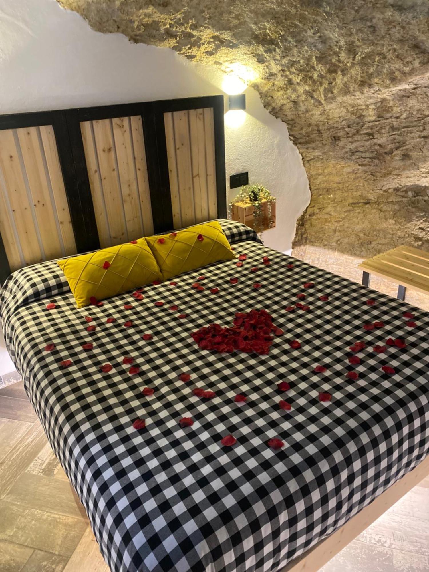 Casa Rural Bajo La Alcazaba Setenil De Las Bodegas Luaran gambar